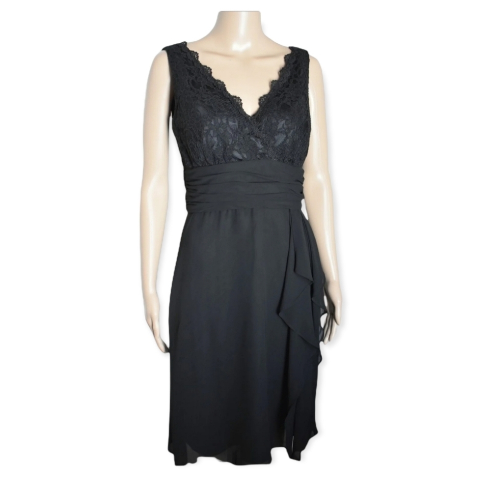 Jessica Howard {LACE BODICE LBD}